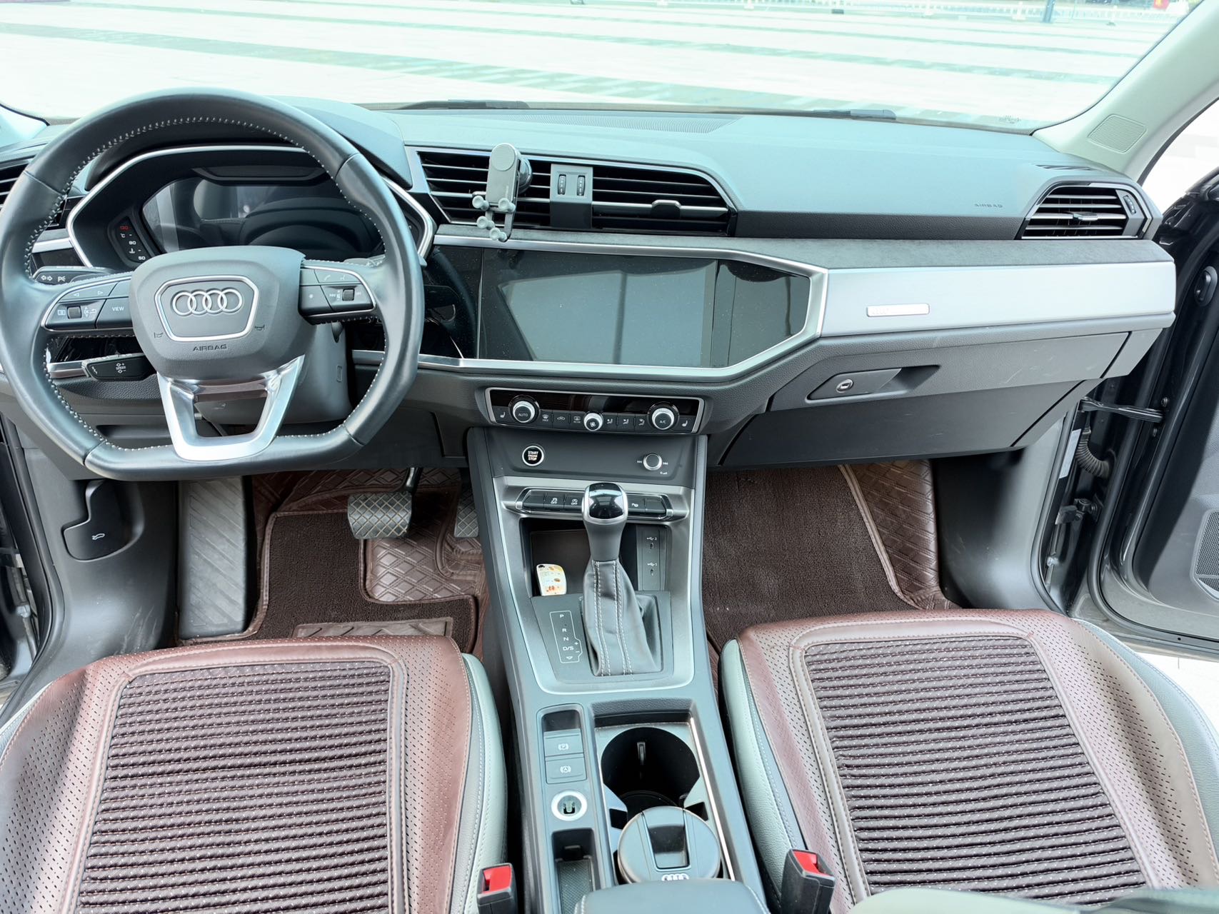 Audi Q3 2022 car image #5