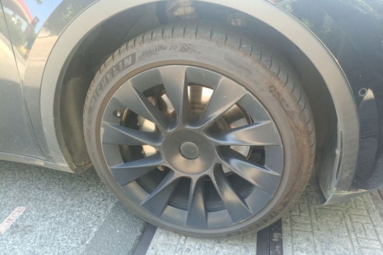 Tesla Model Y 2022 car image #9