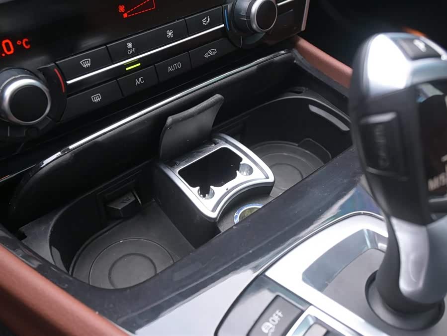 BMW 5 Series GT 2016 #48 BMW 5 Series GT 2016 صورة سيارة #48