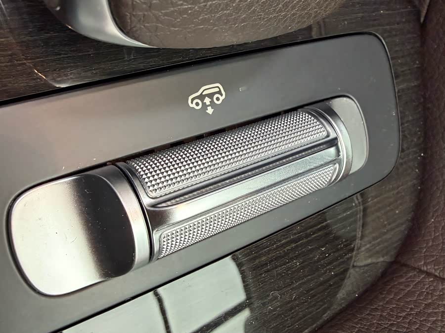 Mercedes-Benz GLE Class 2020 car image #48