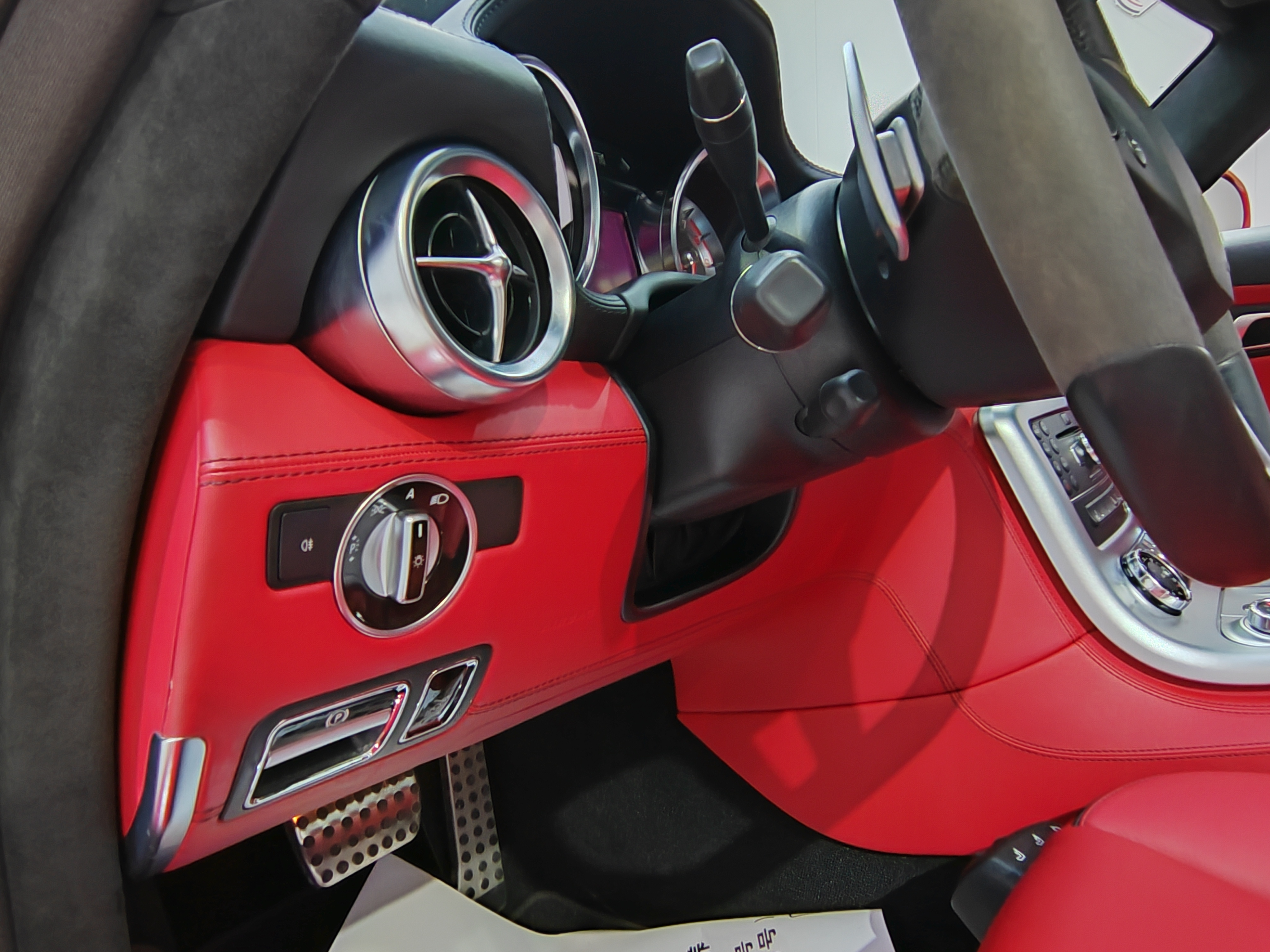 Mercedes-Benz SLS AMG 2012 изображение автомобиля #48