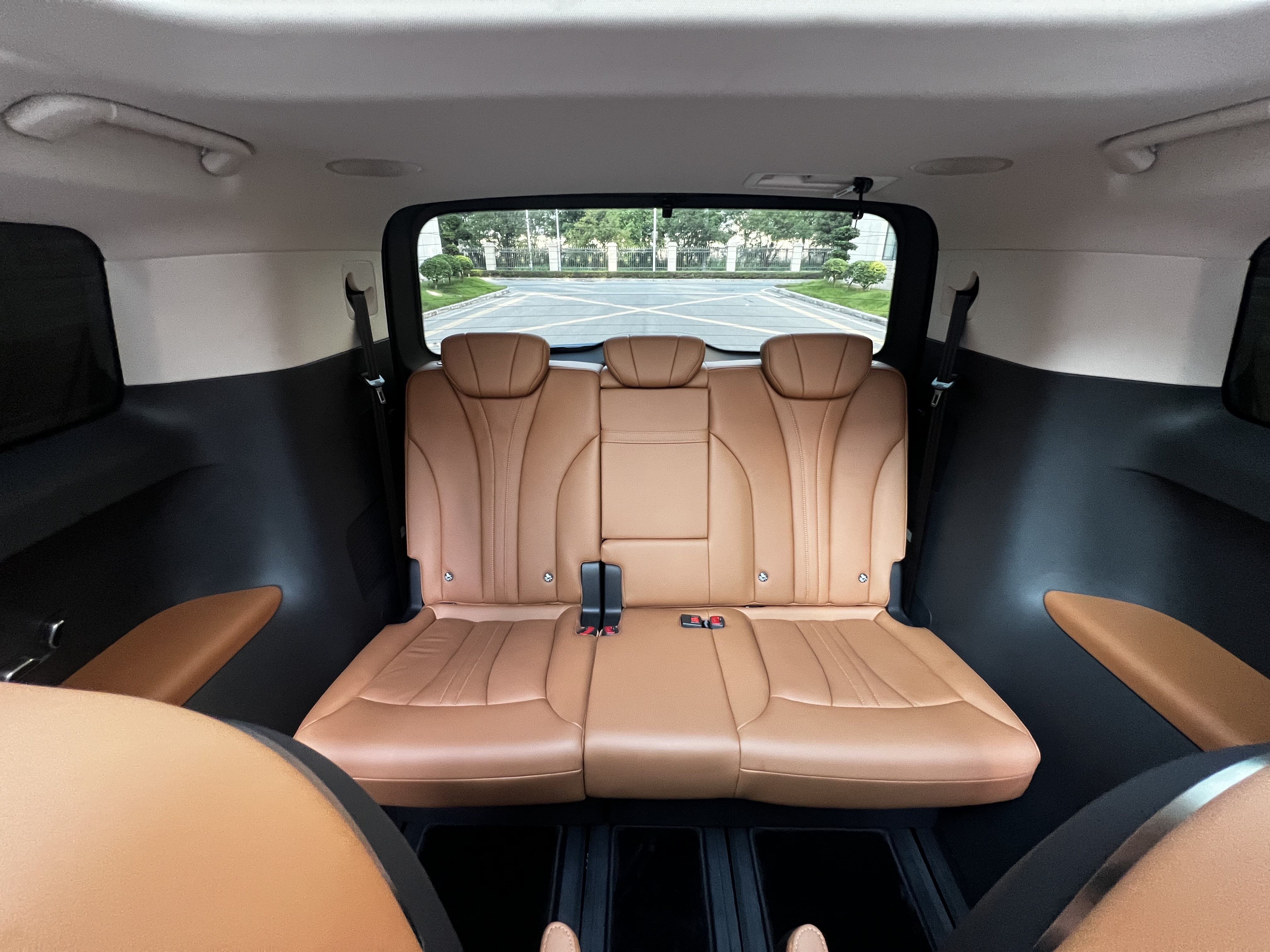 HongQi HQ9 PHEV 2024 #48 HongQi HQ9 PHEV 2024 car image #48