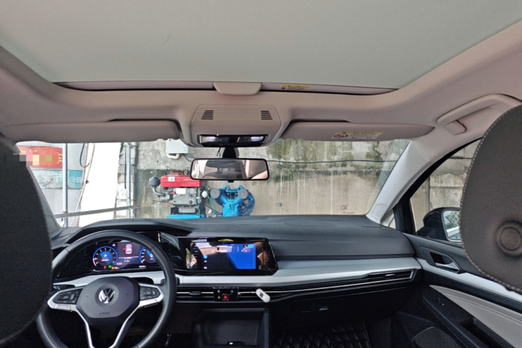Volkswagen Golf 2022 car image #18