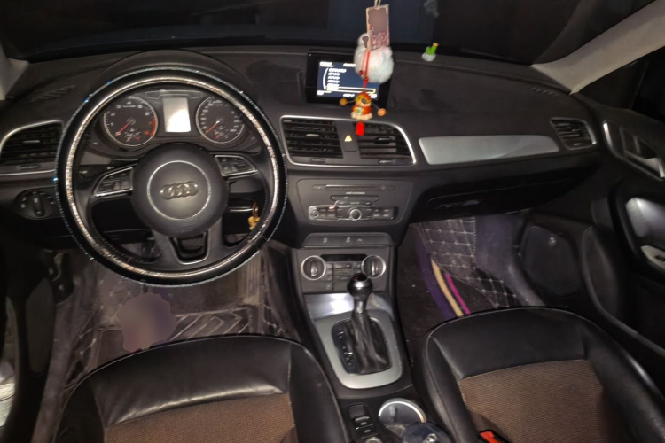 Audi Q3 2017 car image #7