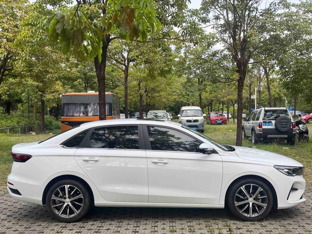 GEELY Emgrand 2022 #8 GEELY Emgrand 2022 car image #8