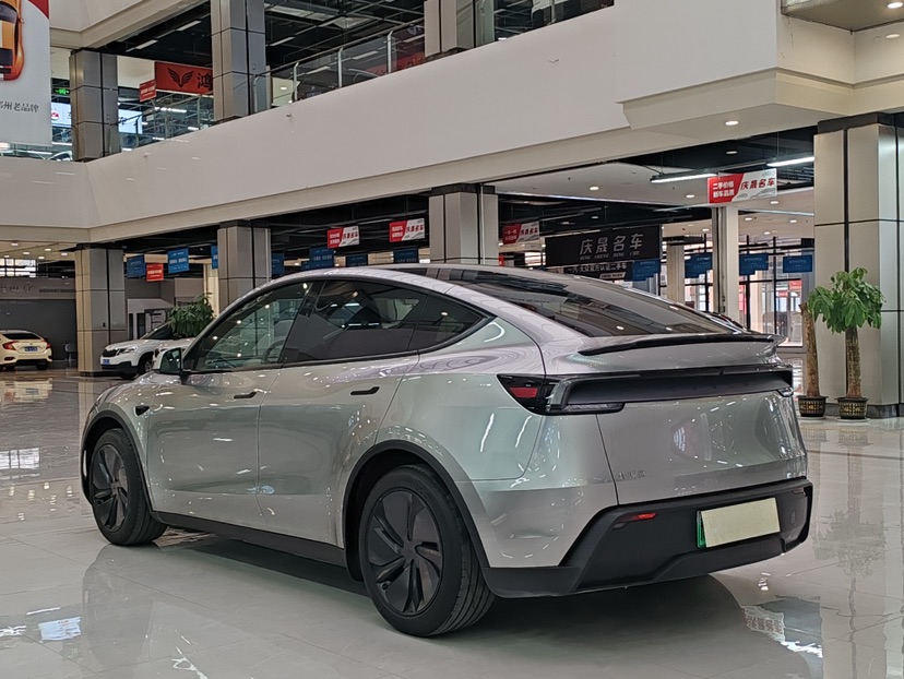 Tesla Model Y 2026 #9 Tesla Model Y 2026 car image #9