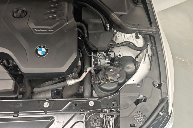 BMW 3 Series 2021 car image #24