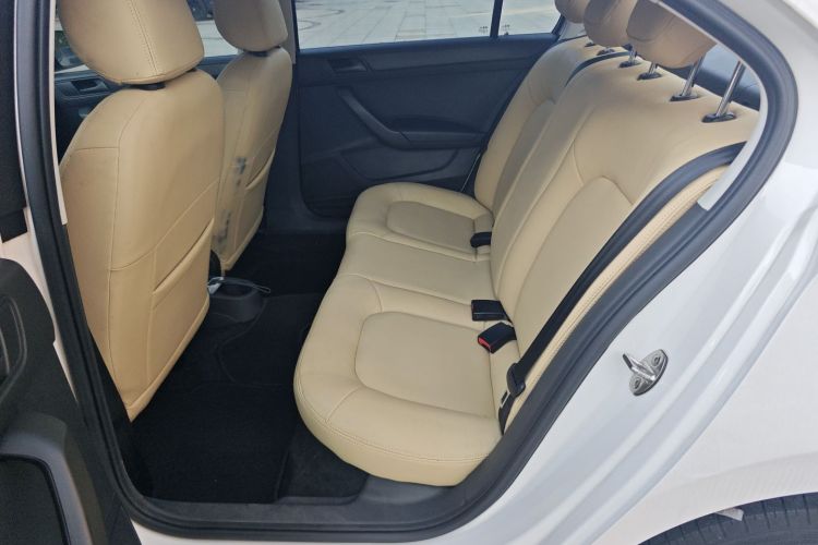 Volkswagen Santana 2019 صورة سيارة #17