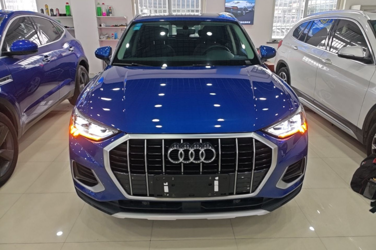 Audi Q3 2019 car image #3