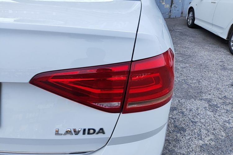 Volkswagen Lavida 2017 car image #8