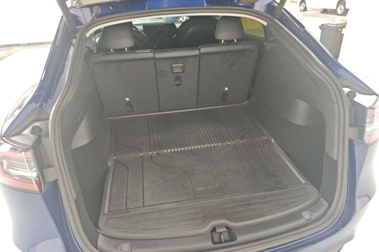 Tesla Model Y 2021 car image #19