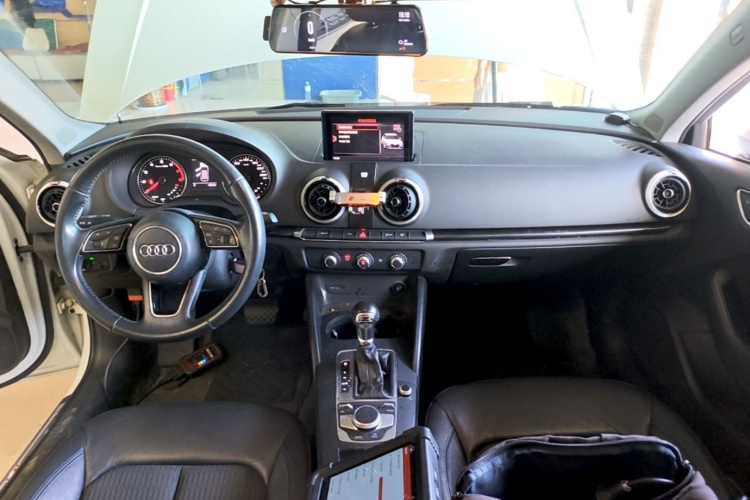 Audi A3 2018 car image #10