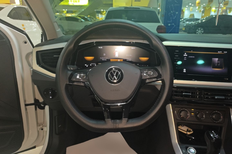 Volkswagen Polo 2023 car image #11