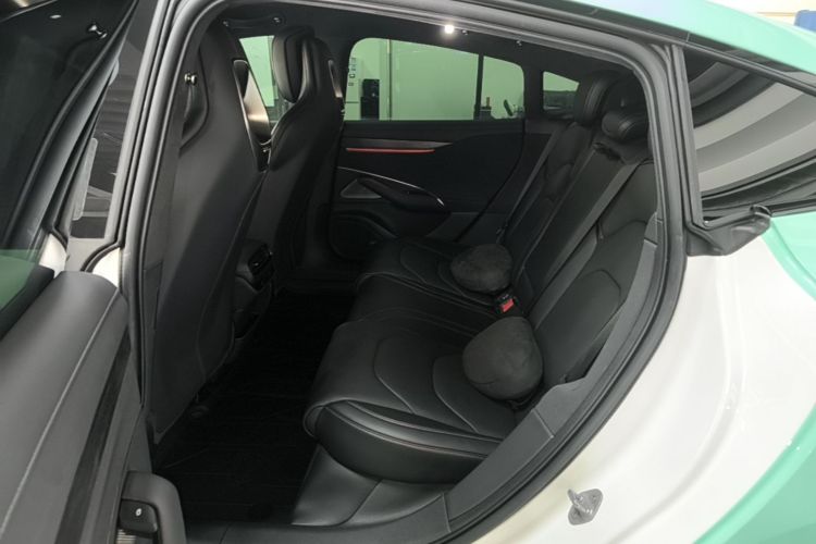 MI SU7 2024 car image #17