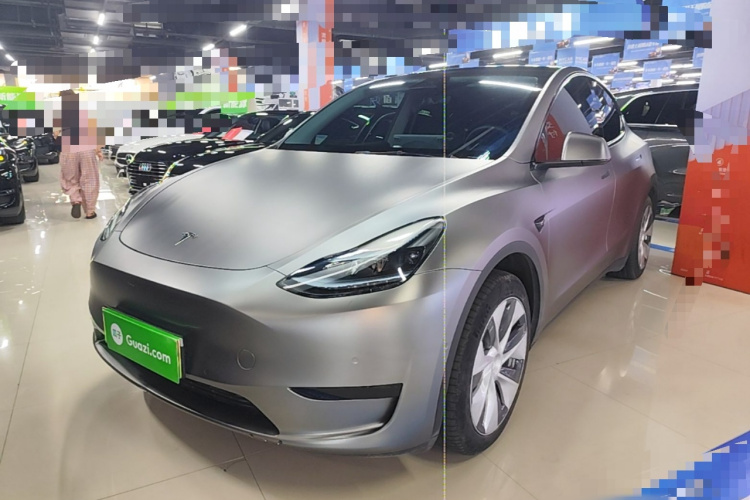 Tesla Model Y 2023 car image #2