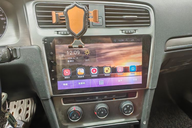 Volkswagen Golf 2016 car image #13