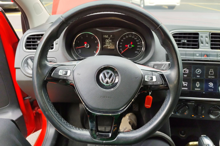 Volkswagen Polo 2018 car image #15
