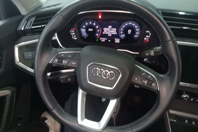Audi Q3 2021 car image #11