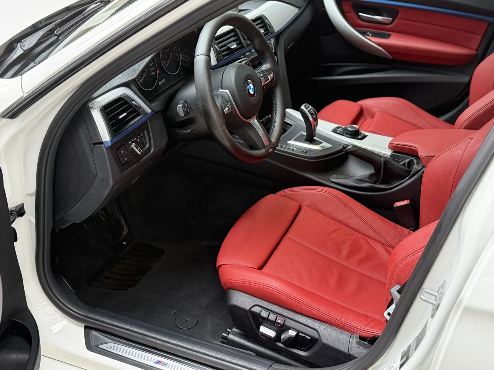 BMW 3 Series 2018 car image #5
