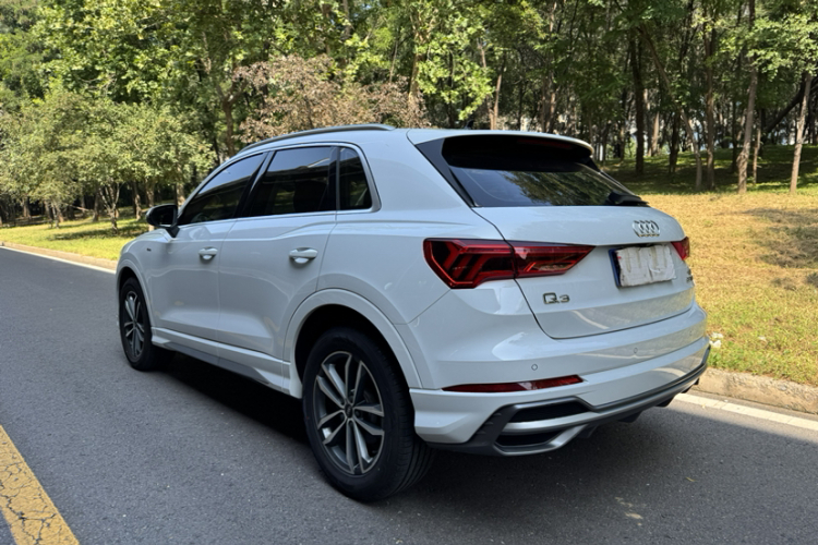 Audi Q3 2021 car image #7