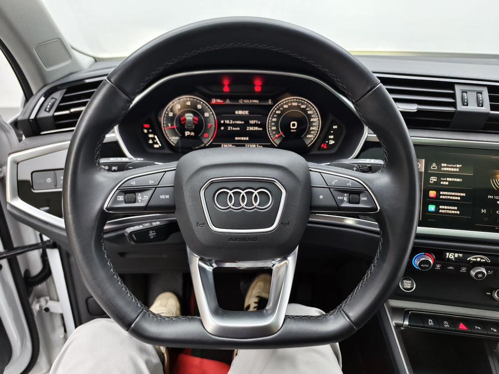Audi Q3 2023 car image #15