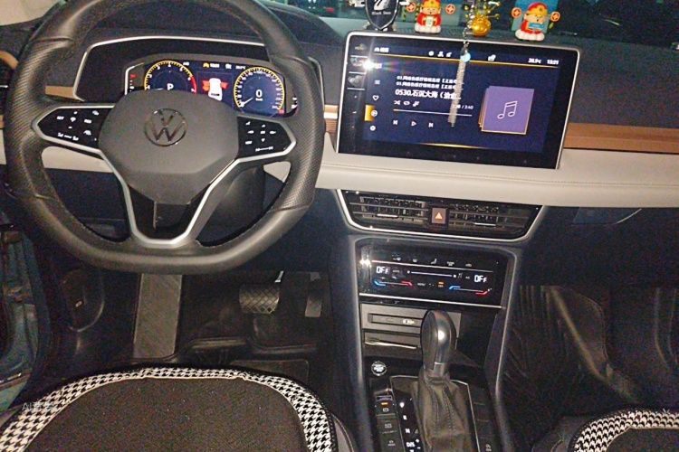 Volkswagen Tharu 2023 car image #11