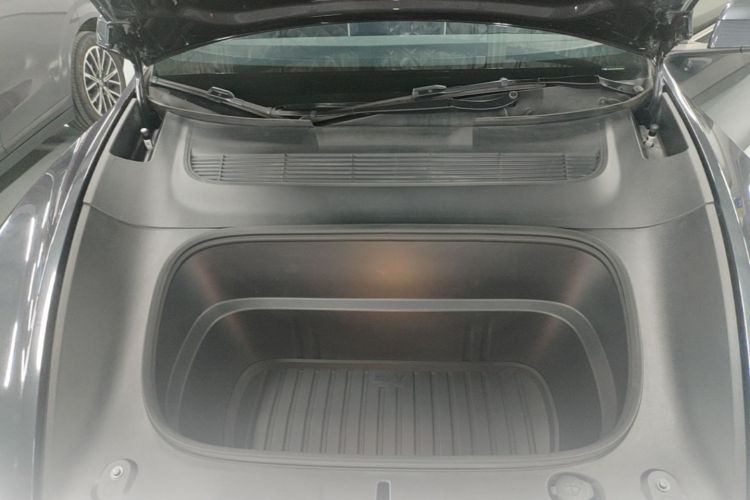 Tesla Model Y 2025 #20 Tesla Model Y 2025 car image #20