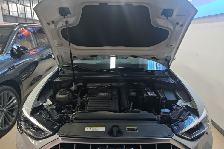 Audi Q3 2020 car image #20