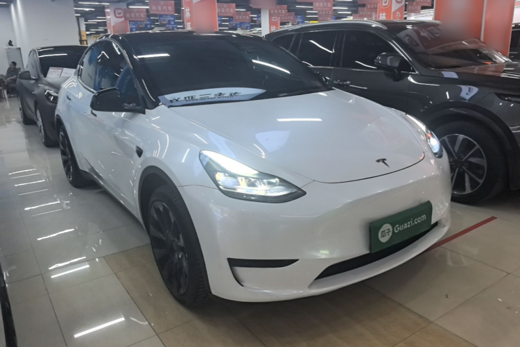 Tesla Model Y 2024 #4 Tesla Model Y 2024 car image #4