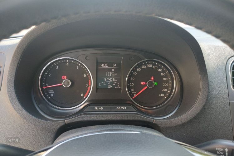 Volkswagen Polo 2016 car image #13