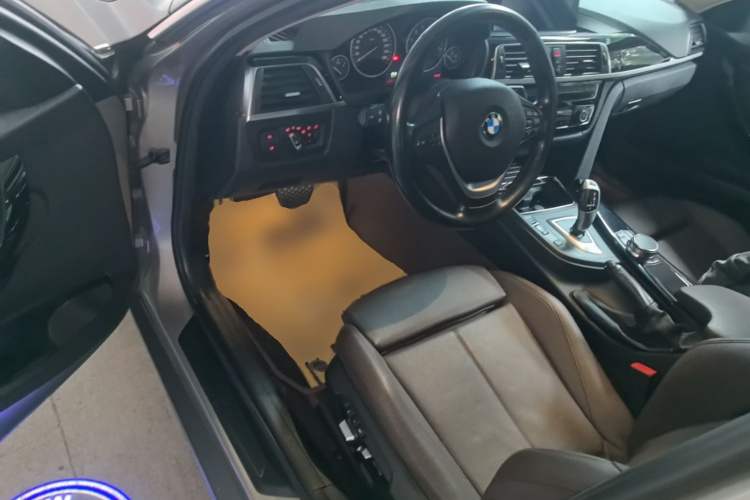 BMW 3 Series 2019 car image #16