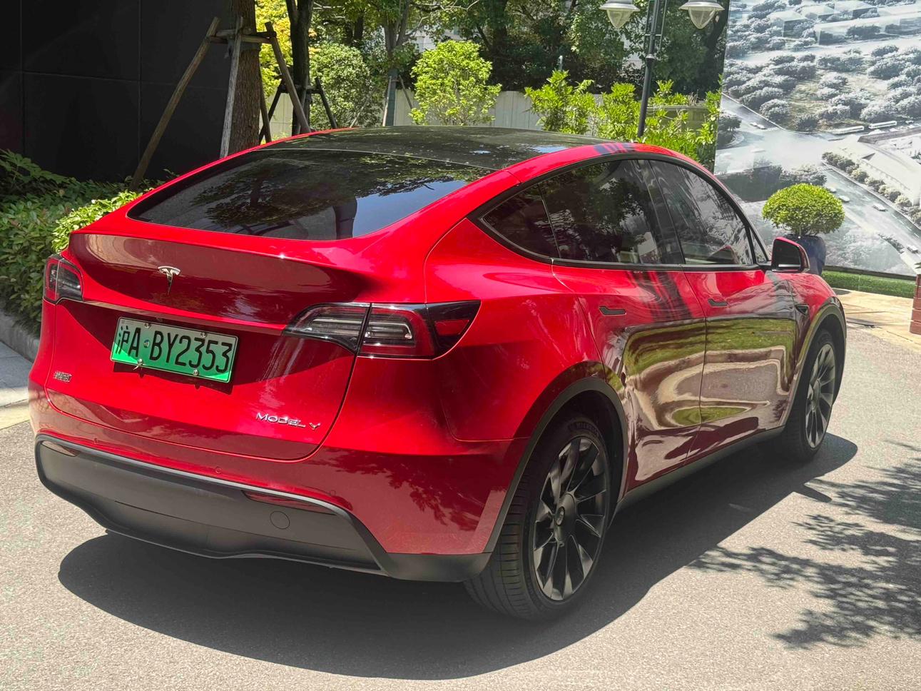 Tesla Model Y 2023 #9 Tesla Model Y 2023 car image #9