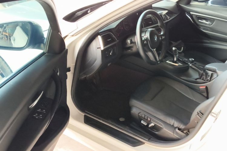 BMW 3 Series 2016 car image #16