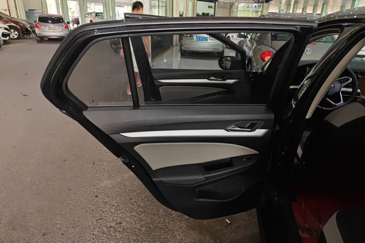 Volkswagen Golf 2021 car image #28