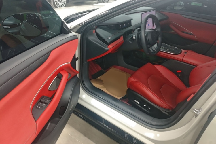 MI SU7 2024 immagine di auto #16