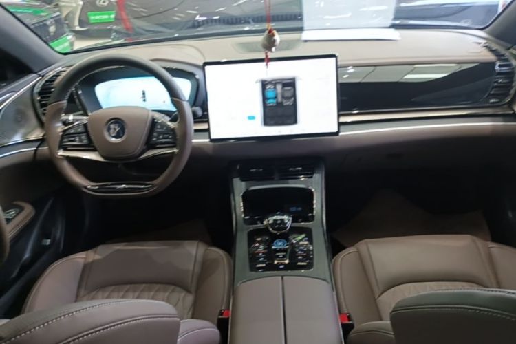 BYD Han 2023 car image #10