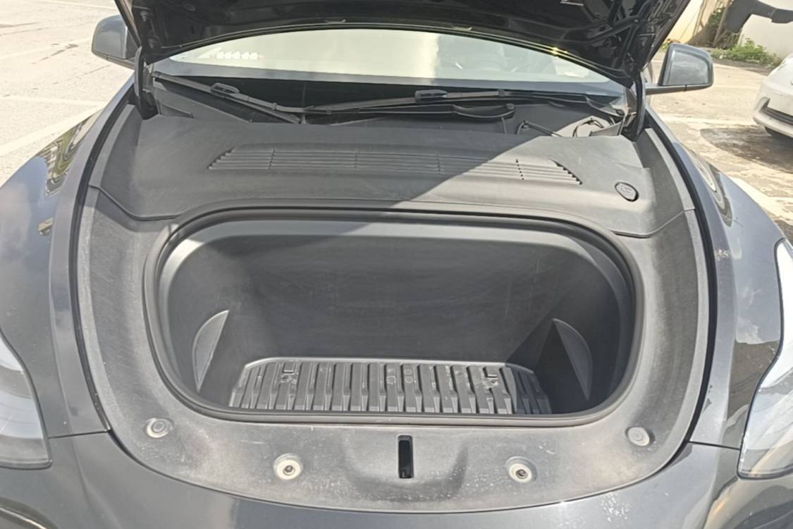 Tesla Model Y 2024 #11 Tesla Model Y 2024 car image #11