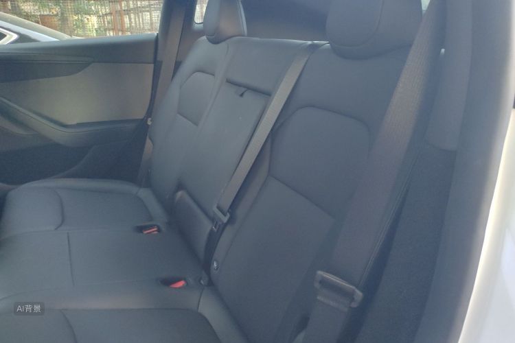 Tesla Model Y 2025 #19 Tesla Model Y 2025 car image #19