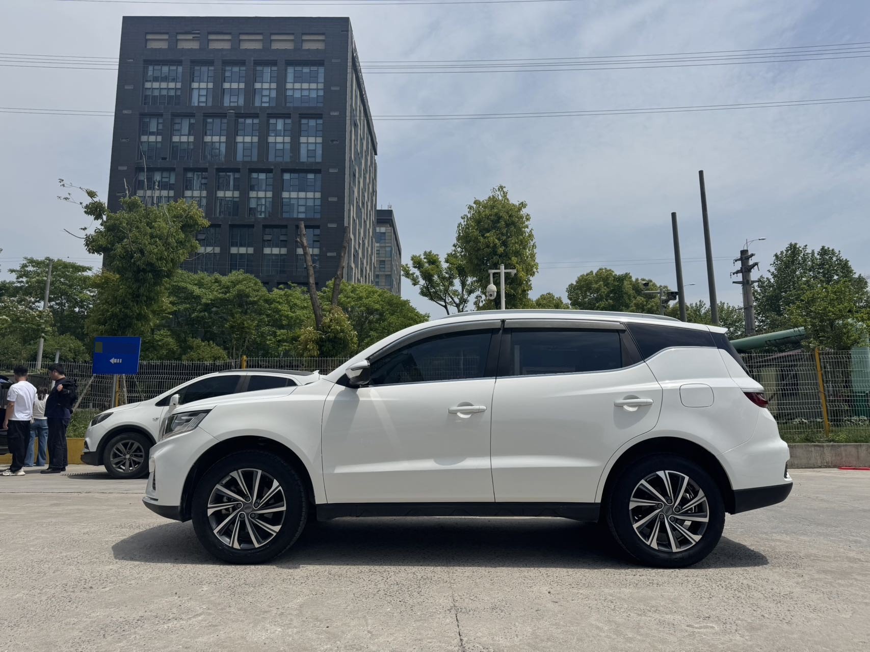 GEELY Vision X6 2020 car image #3