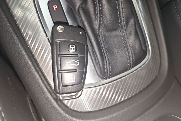 Audi Q3 2018 #9 Audi Q3 2018 car image #9