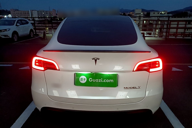 Tesla Model Y 2023 #6 Tesla Model Y 2023 immagine di auto #6