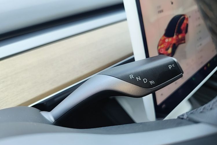 Tesla Model 3 2022 car image #14