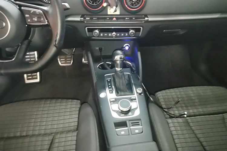 Audi A3 2019 car image #14