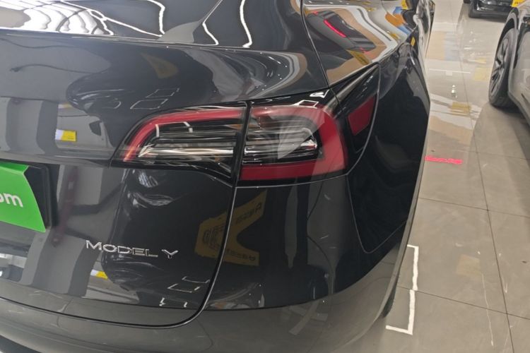 Tesla Model Y 2024 #8 Tesla Model Y 2024 car image #8