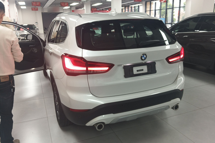 BMW X1 2021 #8 BMW X1 2021 صورة سيارة #8