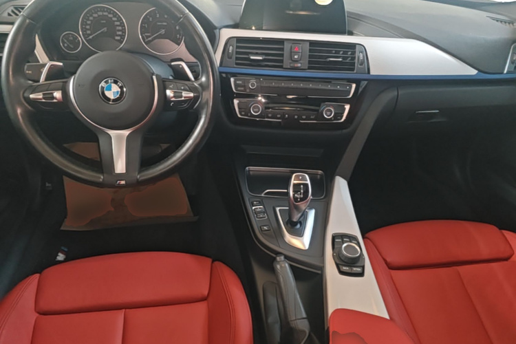 BMW 3 Series 2019 car image #10