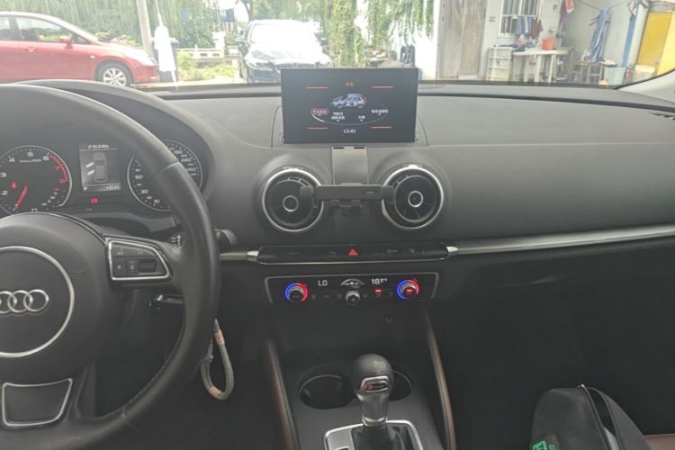 Audi A3 2015 car image #17