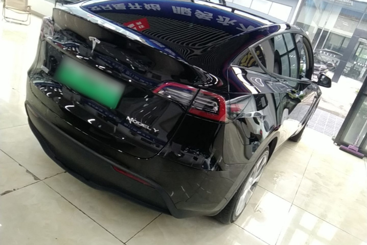 Tesla Model Y 2023 car image #7