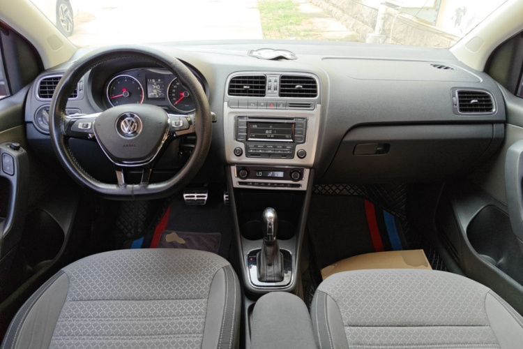 Volkswagen Polo 2016 car image #10