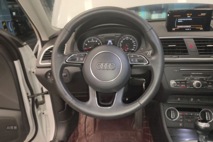 Audi Q3 2019 car image #12